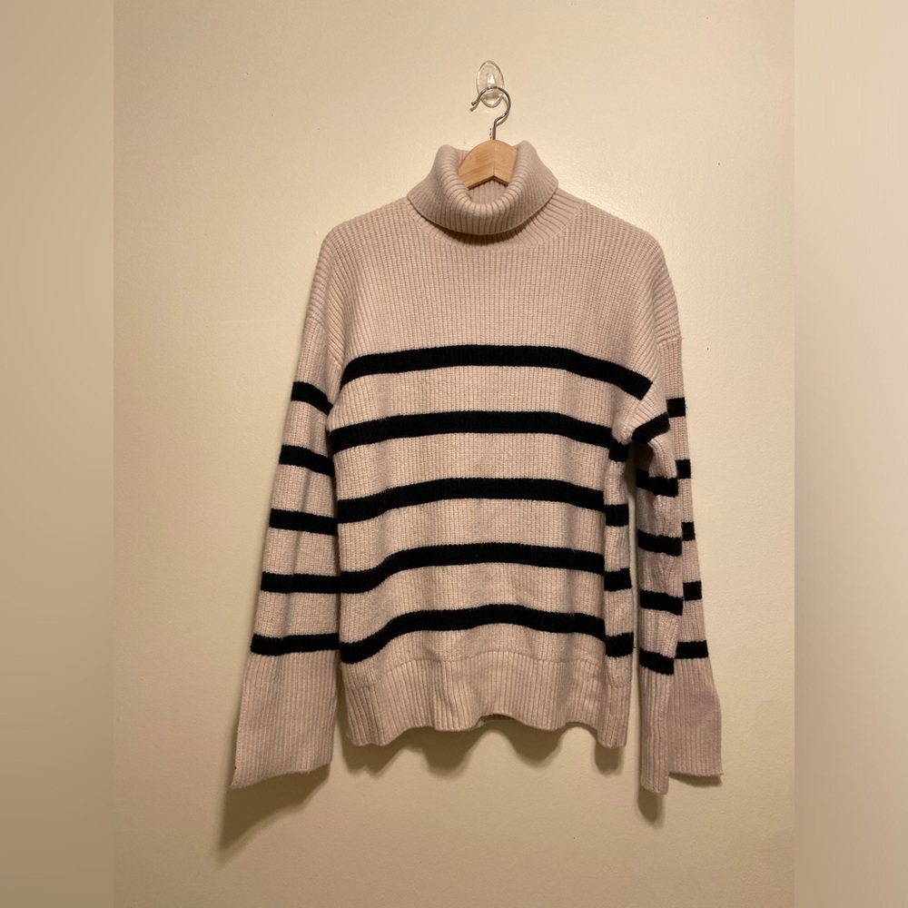 Zara Ribbed Turtleneck Sweater in Beige. Size S . Style 9667/103/105